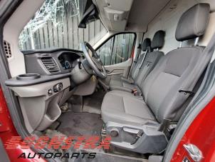 Ford Transit 2.0 TDCi 16V Eco Blue 130 Samochód złomowany (2021, Czerwony)