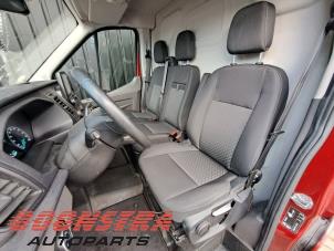 Ford Transit 2.0 TDCi 16V Eco Blue 130 Samochód złomowany (2021, Czerwony)