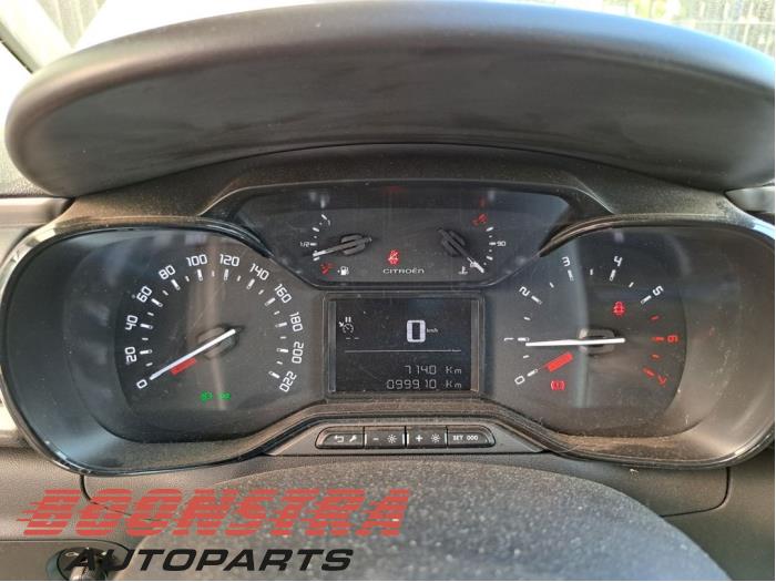 Citroen C3 1.2 Vti 12V PureTech Schrottauto (2018, Grau)
