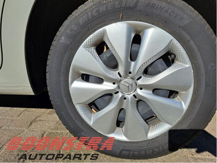 Citroen C3 1.2 Vti 12V PureTech Schrottauto (2018, Grau)