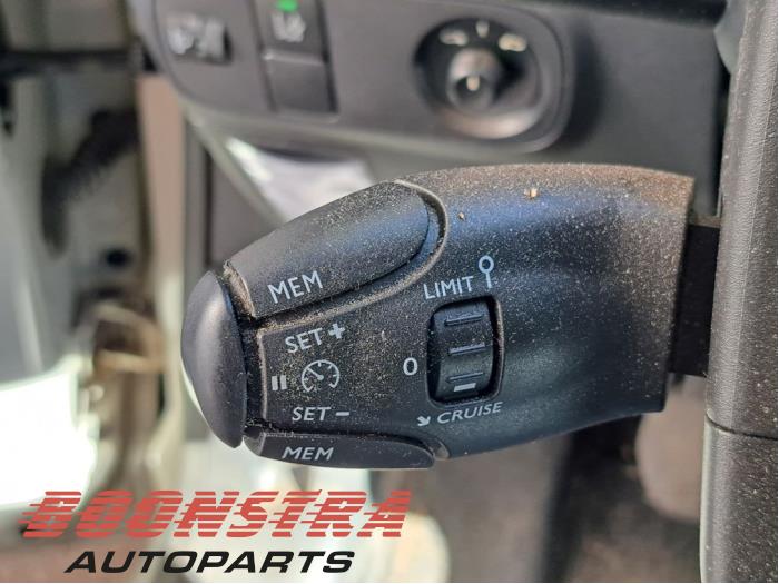 Citroen C3 1.2 Vti 12V PureTech Schrottauto (2018, Grau)