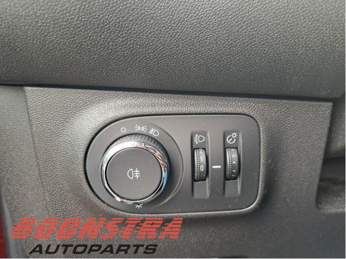 Opel Adam 1.2 16V Schrottauto (2017, Rot)