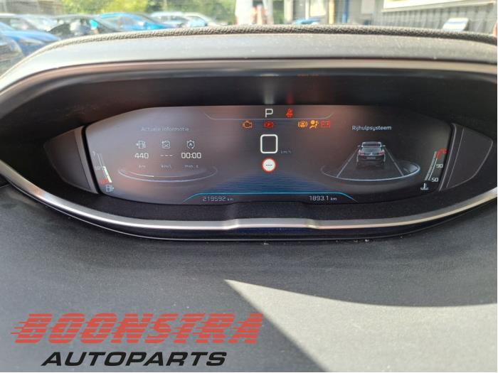 Peugeot 3008 II 1.6 BlueHDi 120 Skrotfordon (2017, BRUIN)