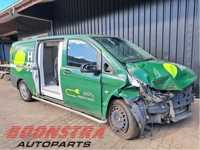 Mercedes eVito 41/66 kWh Vehículo de desguace (2022, Verde)