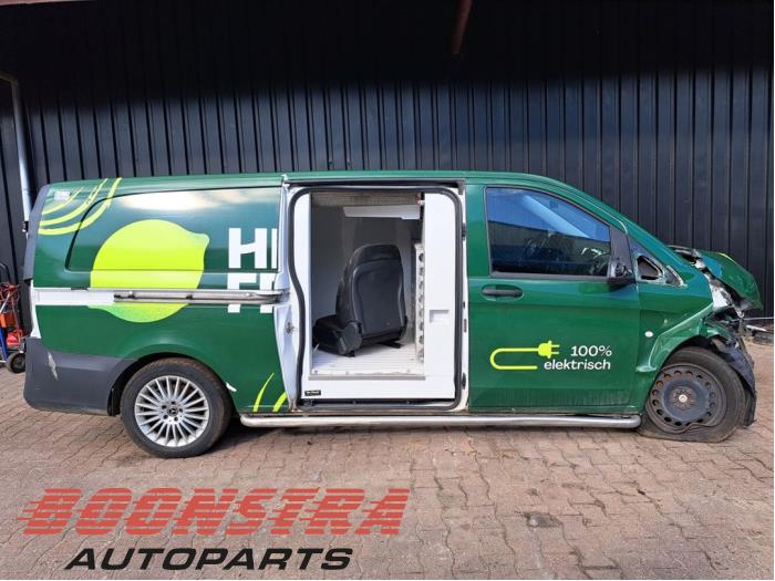 Mercedes eVito 41/66 kWh Vehículo de desguace (2022, Verde)