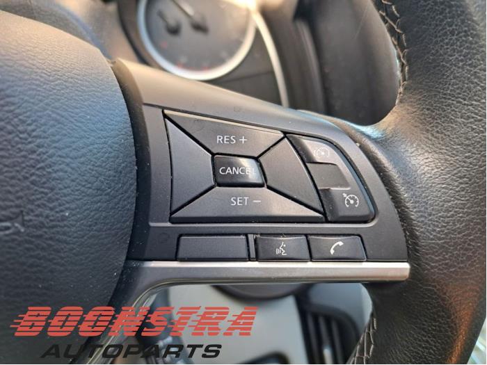 Nissan Micra 1.0 IG-T 92 Skrotfordon (2022, GRIJS)