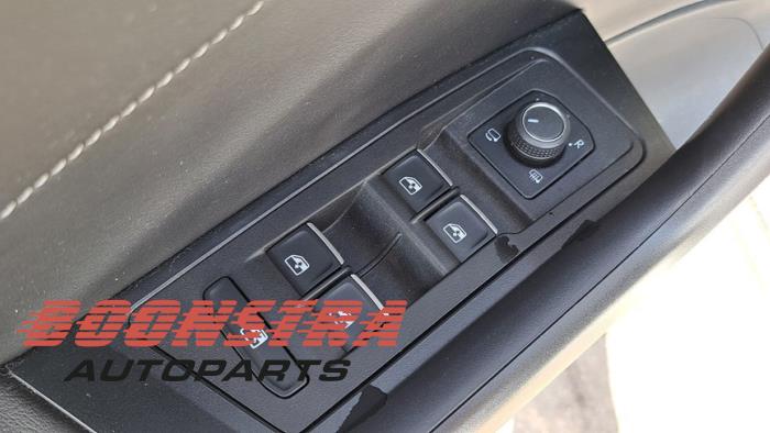 Volkswagen T-Roc 1.5 TSI 16V Vehículo de desguace (2023, Blanco)