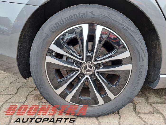 Mercedes A Limousine 1.3 A-180 Turbo Mild Hybrid Skrotfordon (2024, GRIJS)