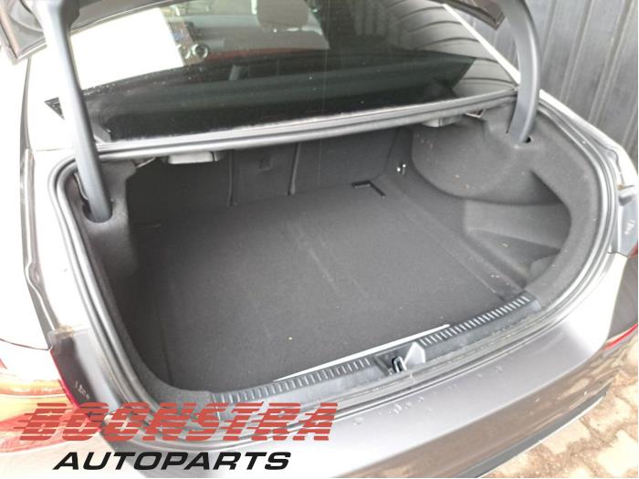 Mercedes A Limousine 1.3 A-180 Turbo Mild Hybrid Skrotfordon (2024, GRIJS)