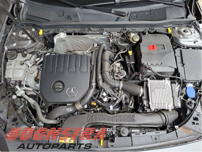 Mercedes A Limousine 1.3 A-180 Turbo Mild Hybrid Skrotfordon (2024, GRIJS)