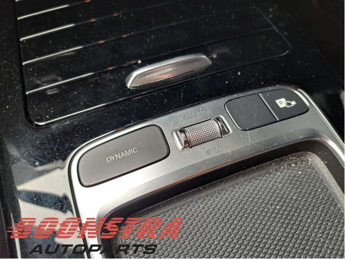 Mercedes A Limousine 1.3 A-180 Turbo Mild Hybrid Skrotfordon (2024, GRIJS)