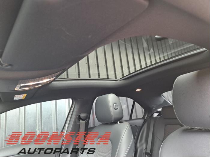 Mercedes A Limousine 1.3 A-180 Turbo Mild Hybrid Skrotfordon (2024, GRIJS)