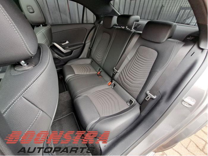 Mercedes A Limousine 1.3 A-180 Turbo Mild Hybrid Skrotfordon (2024, GRIJS)