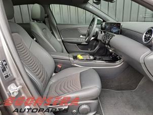 Mercedes A Limousine 1.3 A-180 Turbo Mild Hybrid Vehículo de desguace (2024, Gris)