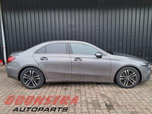 Mercedes A Limousine 1.3 A-180 Turbo Mild Hybrid Vehículo de desguace (2024, Gris)
