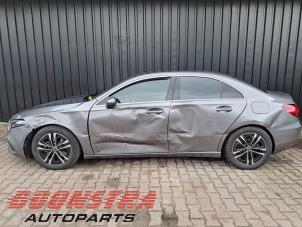 Mercedes A Limousine 1.3 A-180 Turbo Mild Hybrid Vehículo de desguace (2024, Gris)