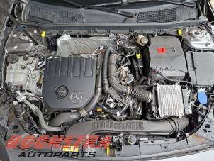 Mercedes A Limousine 1.3 A-180 Turbo Mild Hybrid Vehículo de desguace (2024, Gris)