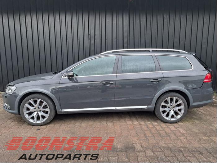 Volkswagen Passat Alltrack 2.0 TDI 16V 177 4Motion Skrotfordon (2014, GRIJS)