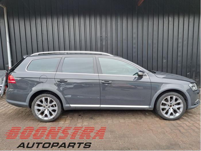 Volkswagen Passat Alltrack 2.0 TDI 16V 177 4Motion Skrotfordon (2014, GRIJS)