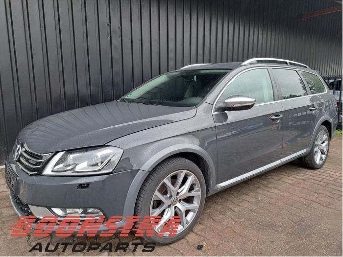 Volkswagen Passat Alltrack 2.0 TDI 16V 177 4Motion Skrotfordon (2014, GRIJS)