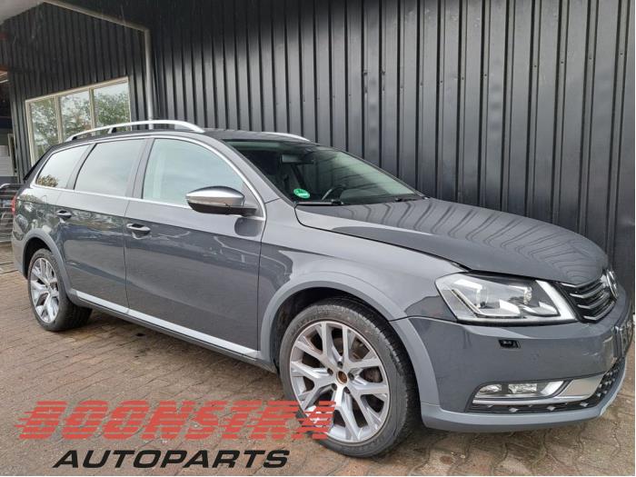 Volkswagen Passat Alltrack 2.0 TDI 16V 177 4Motion Skrotfordon (2014, GRIJS)