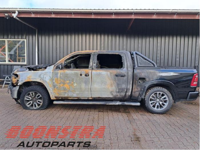 Dodge 1500 Crew Cab 5.7 Hemi V8 4x4 Épave (2020, Noir)