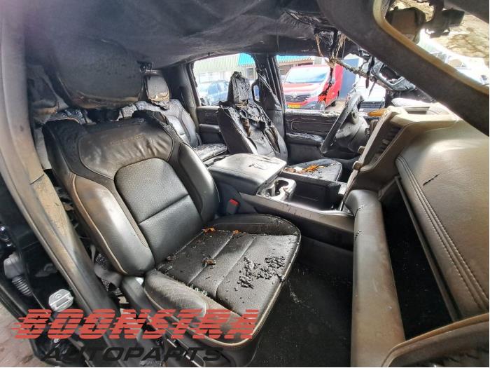 Dodge 1500 Crew Cab 5.7 Hemi V8 4x4 Épave (2020, Noir)