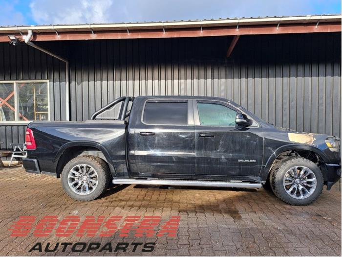 Dodge 1500 Crew Cab 5.7 Hemi V8 4x4 Épave (2020, Noir)