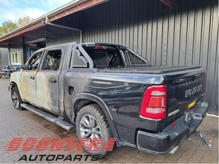 Dodge 1500 Crew Cab 5.7 Hemi V8 4x4 Épave (2020, Noir)