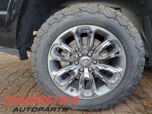 Dodge 1500 Crew Cab 5.7 Hemi V8 4x4 Épave (2020, Noir)