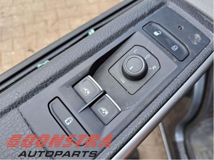 Volkswagen Transporter T6 2.0 TDI 150 Vehículo de desguace (2024, Gris)