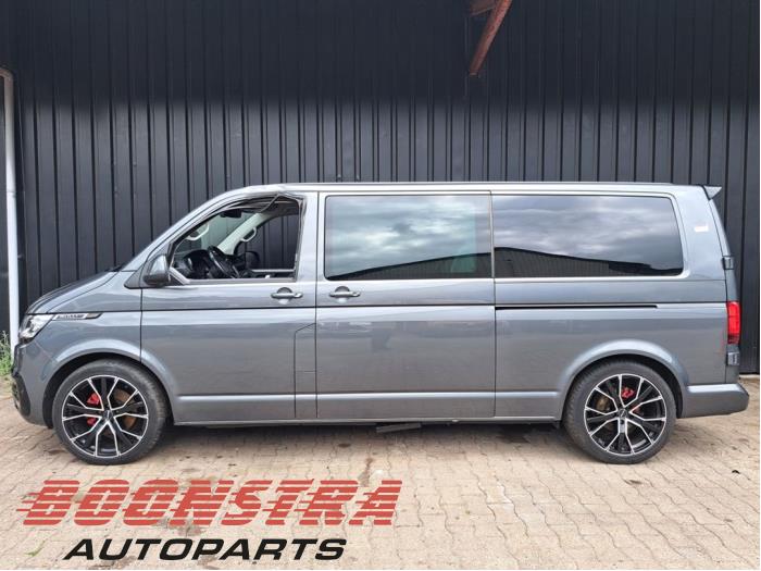Volkswagen Transporter T6 2.0 TDI 150 Vehículo de desguace (2024, Gris)