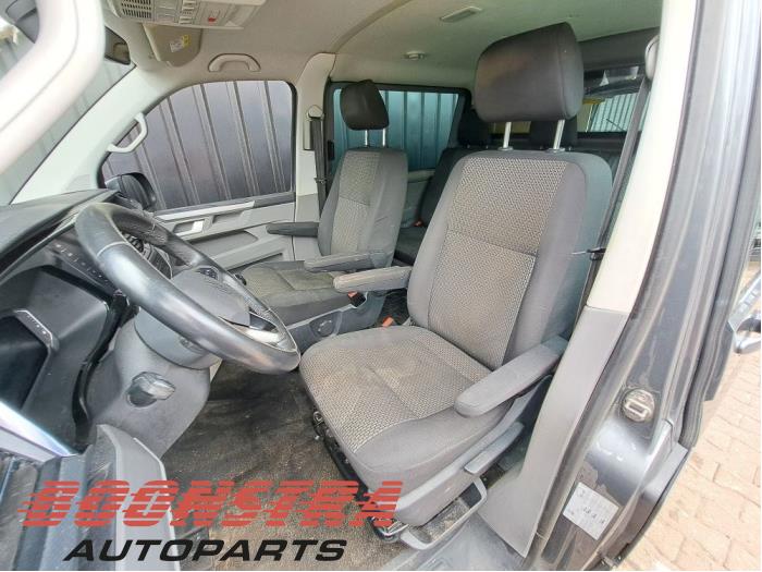 Volkswagen Transporter T6 2.0 TDI 150 Vehículo de desguace (2024, Gris)