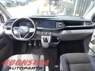 Volkswagen Transporter T6 2.0 TDI 150 Vehículo de desguace (2024, Gris)