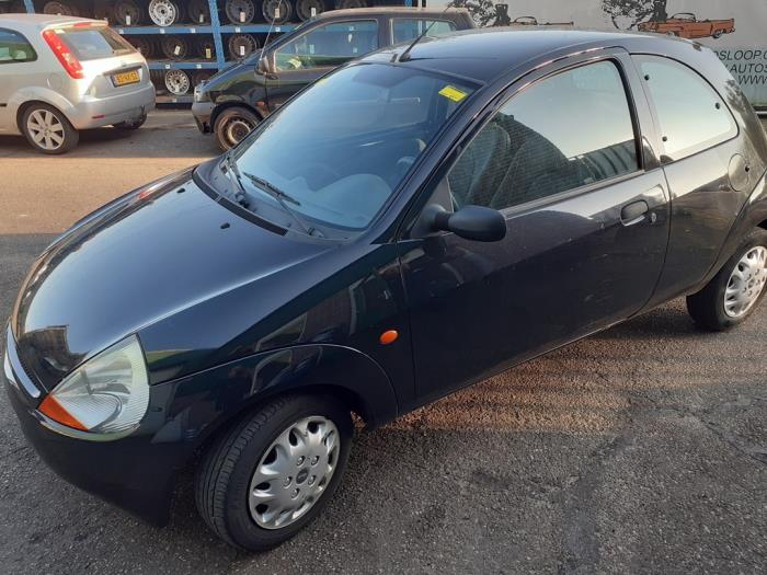 Ford Ka I 1.3i Épave (2002, Noir) Autosloperij Pieper BV