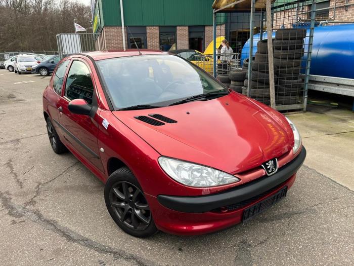 Peugeot 206 1.4 XR,XS,XT,Gentry Salvage vehicle (2004, Red)