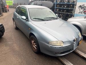 Alfa Romeo 147 1.6 HP Twin Spark 16V  (Épave)