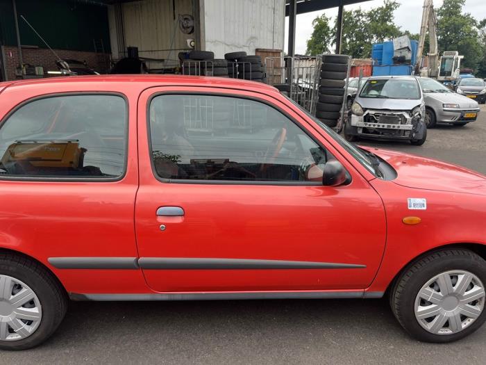 Nissan Micra 1.0 16V Schrottauto (2001, Rot)