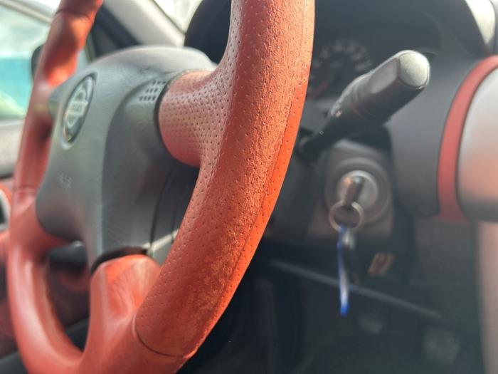 Nissan Micra 1.0 16V Schrottauto (2001, Rot)