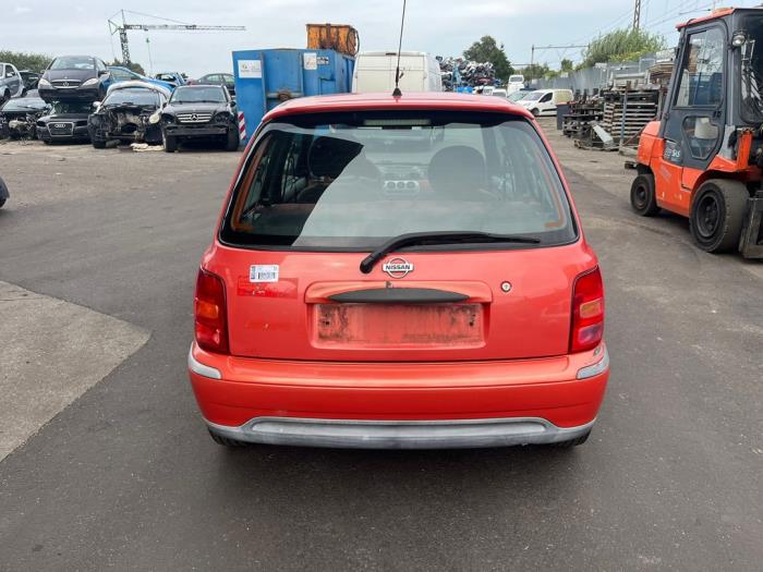 Nissan Micra 1.0 16V Schrottauto (2001, Rot)