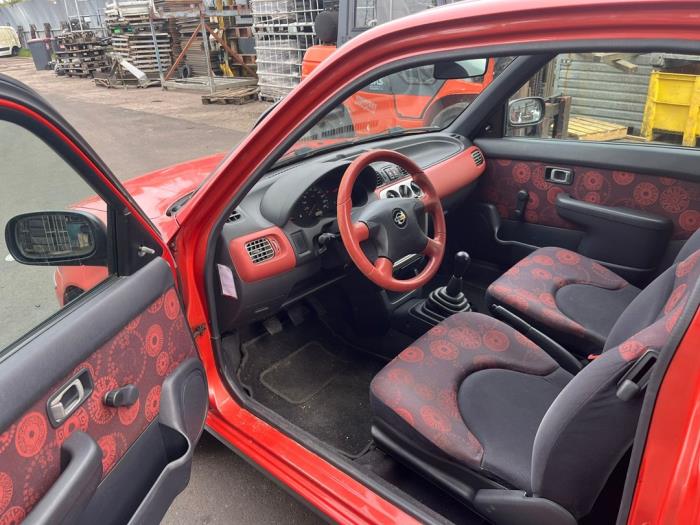 Nissan Micra 1.0 16V Schrottauto (2001, Rot)
