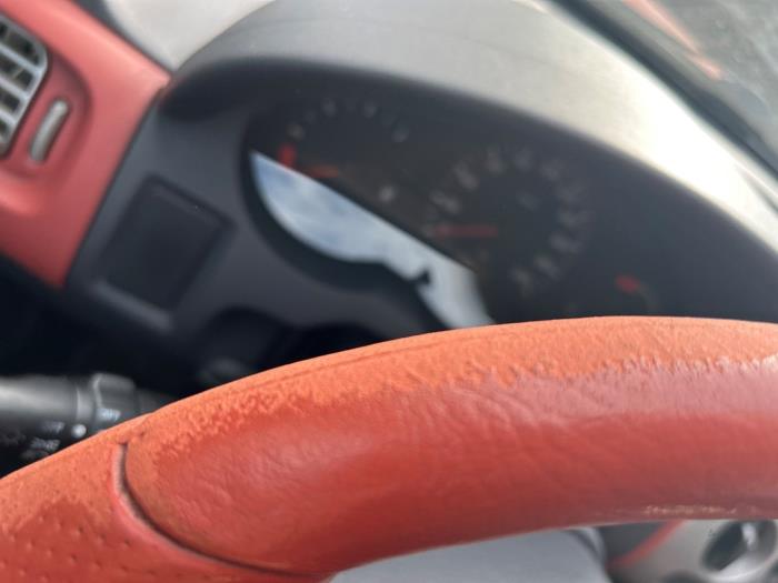 Nissan Micra 1.0 16V Schrottauto (2001, Rot)