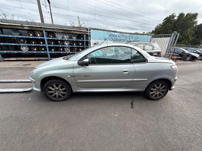 Peugeot 206 CC 1.6 16V Samochód złomowany (2004, Szary)