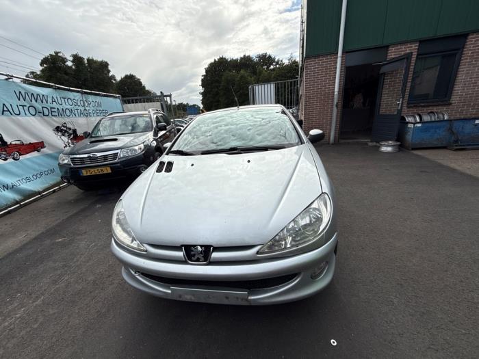 Peugeot 206 CC 1.6 16V Samochód złomowany (2004, Szary)