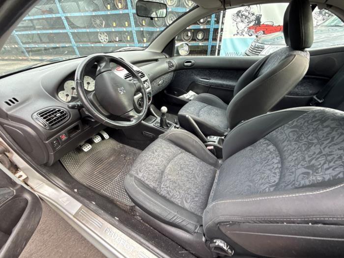 Peugeot 206 CC 1.6 16V Samochód złomowany (2004, Szary)