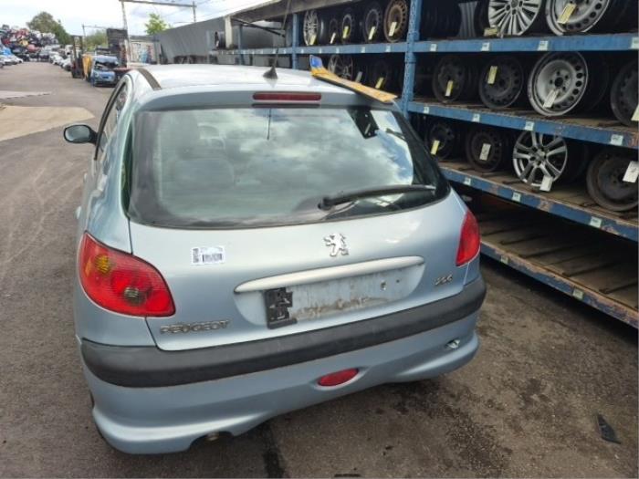 Peugeot 206 1.6 16V Salvage vehicle (2004, Gray)