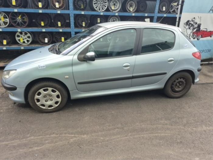 Peugeot 206 1.6 16V Salvage vehicle (2004, Gray)