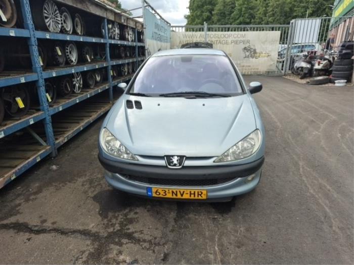 Peugeot 206 1.6 16V Salvage vehicle (2004, Gray)