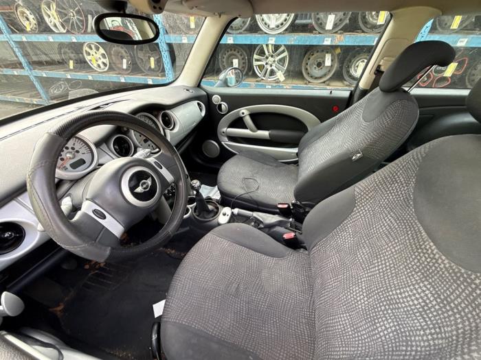 Mini Mini One/Cooper 1.6 16V Cooper Skrotfordon (2003, GRIJS)