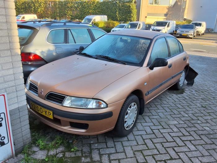 Mitsubishi Carisma 1.6i 16V Épave (1999, Brun)